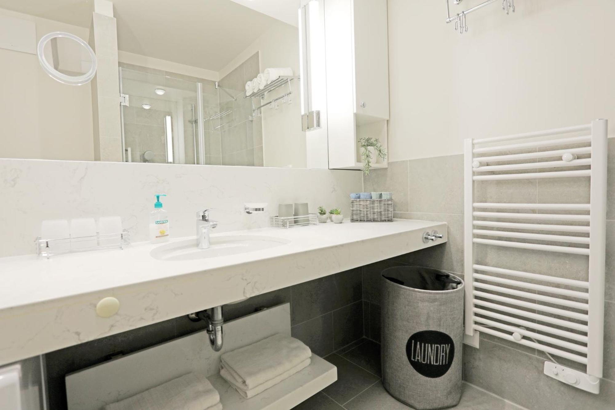 Atrium Apartman Heviz Mit Panoramaterrasse Und Tiefgarage 외부 사진